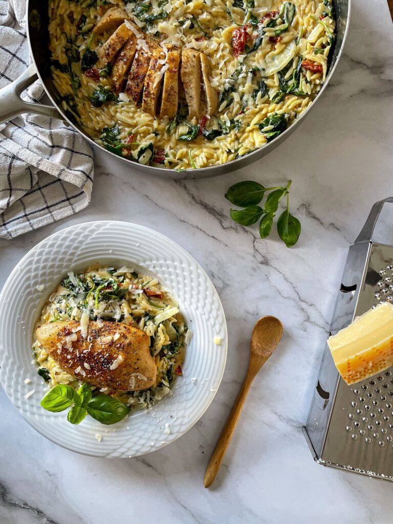 Romige Toscaanse orzo met vegetarische kip