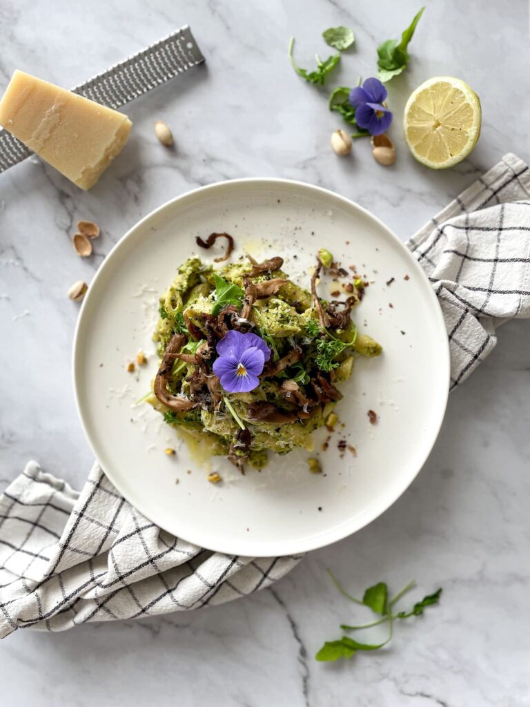 Pasta met courgettepesto en krokante oesterzwam