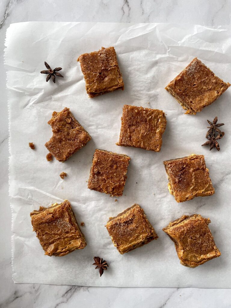 Chewy chai blondies