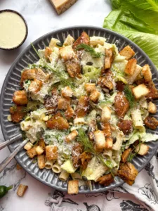 Caesar pasta salade