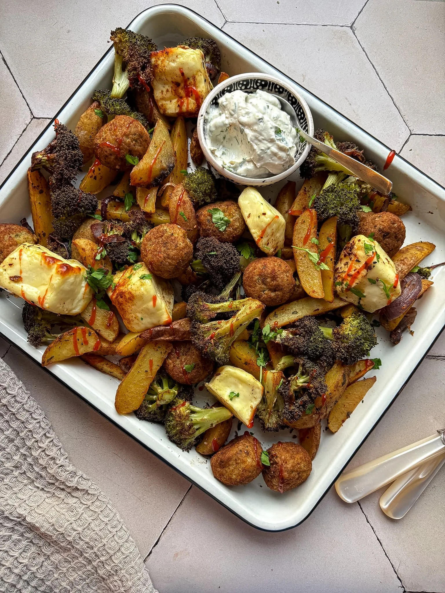 traybake met falafel