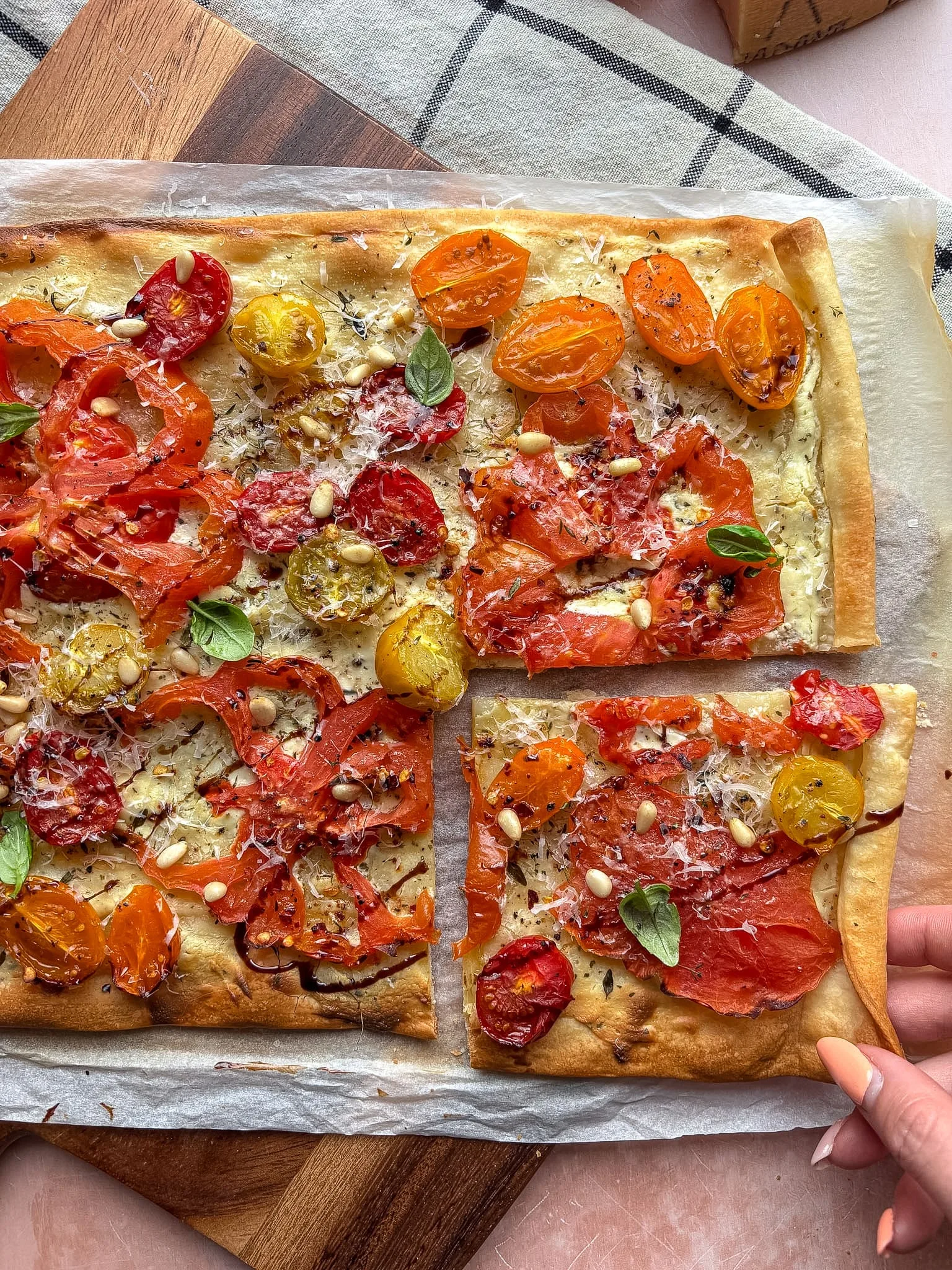 flammkuchen met tomaat