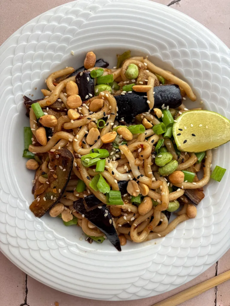udon met sticky aubergine
